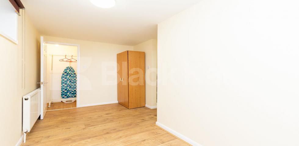 			LOCATION LOCATION LOCATION !!!, 1 Bedroom, 1 bath, 1 reception Flat			 Swan Yard, ISLINGTON N1